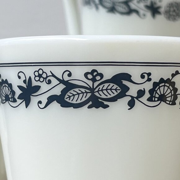 4 Pyrex Milk Glass Vintage Old Town Blue Onion 1410 Coffee Tea Cup Mugs Lot of 4 - Picture 9 of 13